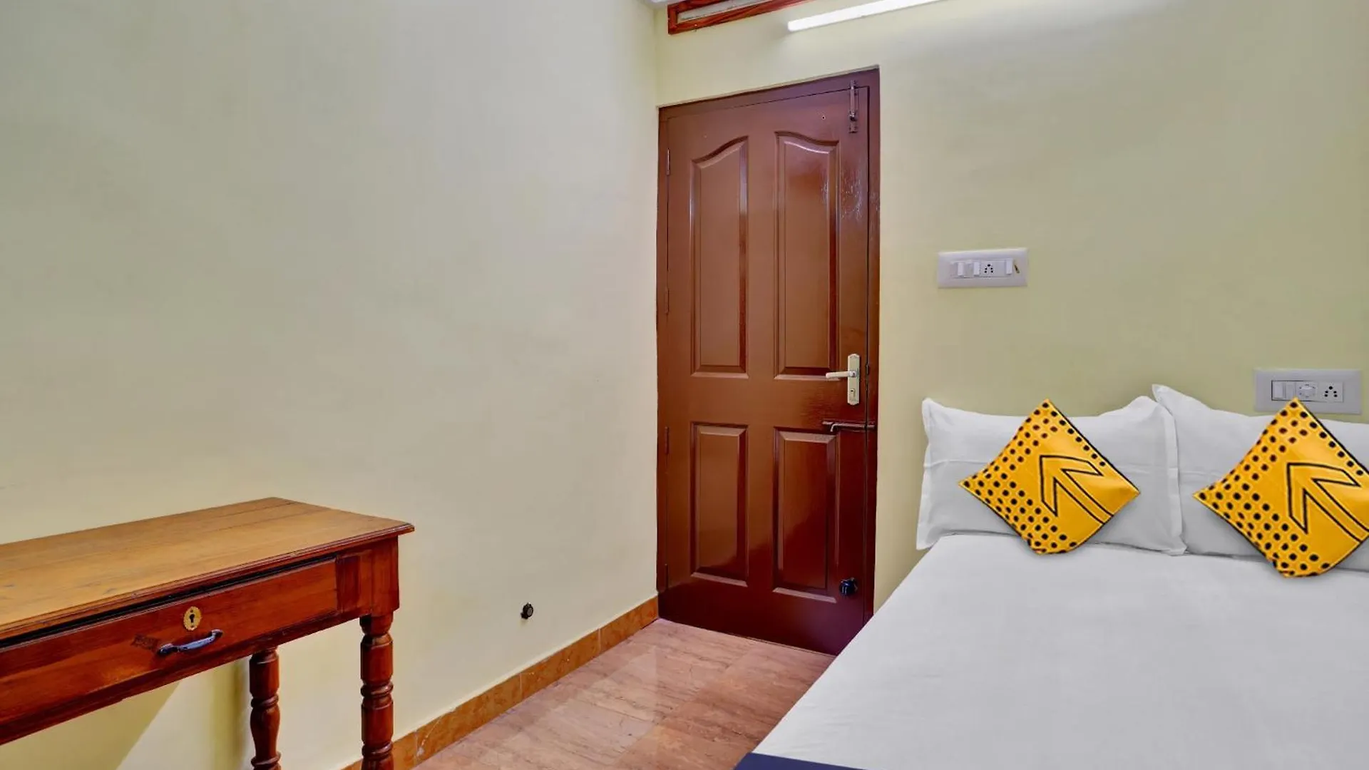 Spot On 81230 J Square Hotel Thiruvananthapuram